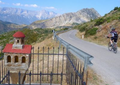 Steve & Anne  Cycling on the  tour with redspokes